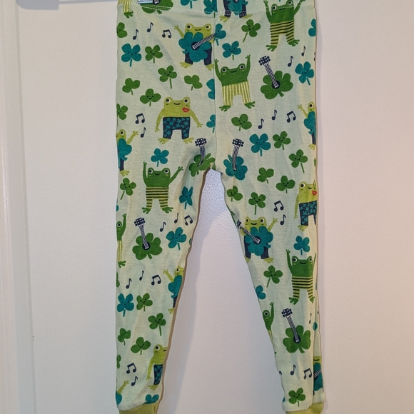 🐸 ☘️ Frog St Patty's Day Pajamas - Picture 5 of 6